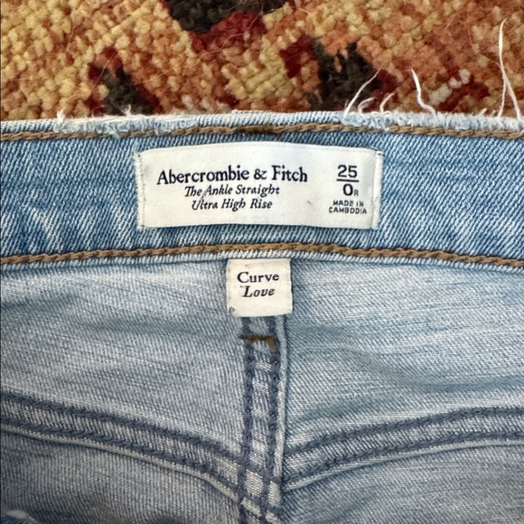 Abercrombie & Fitch Curve Love Ultra High Rise Ankle Straight Jeans - Picture 11 of 12